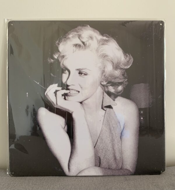 Metallist seinapilt Marilyn