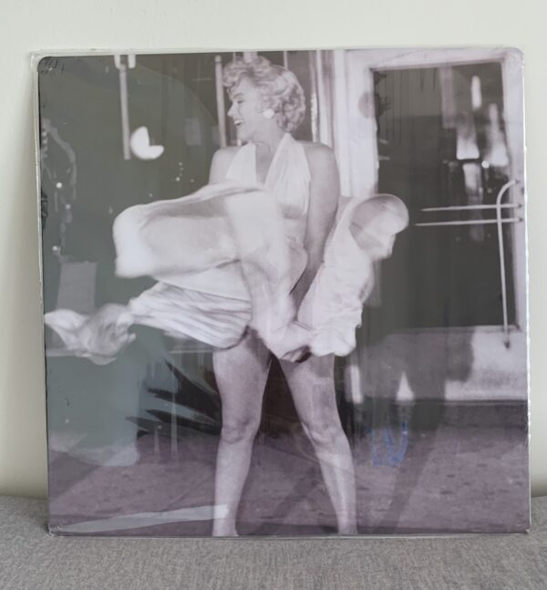 Metallist seinapilt Monroe seelik